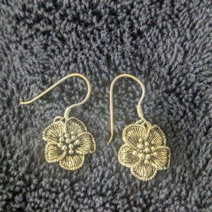 Costume Silver tone earrings - Dogwood flower - for pierced ears